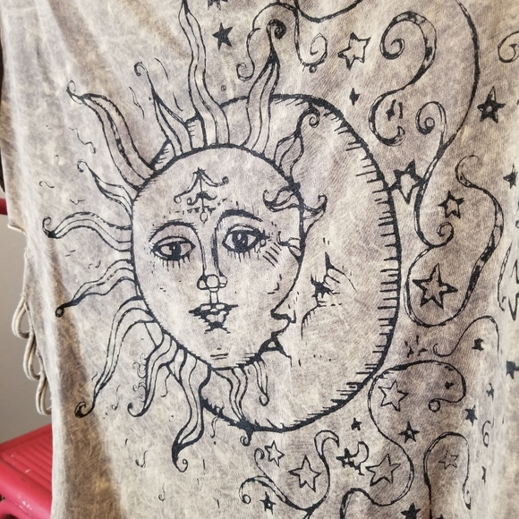 Sun & Moon Crop Top with Cutout Side Detailing📌 FINAL PRICE - Picture 2 of 6